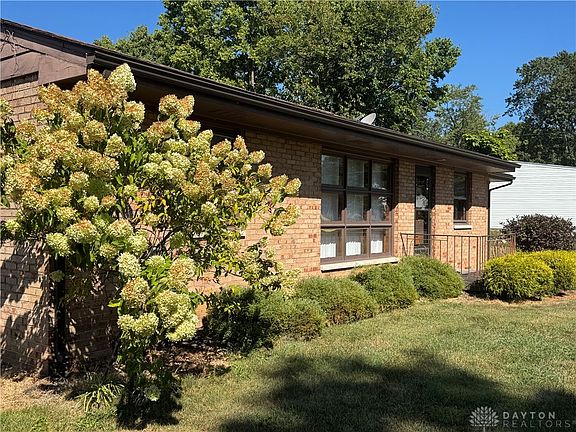 4th image of 10221 Woodlawn Ave