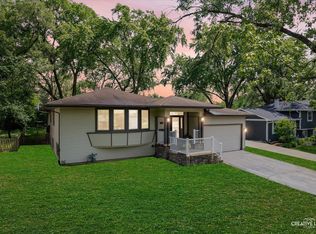 132 Elmwood Dr, Naperville, IL