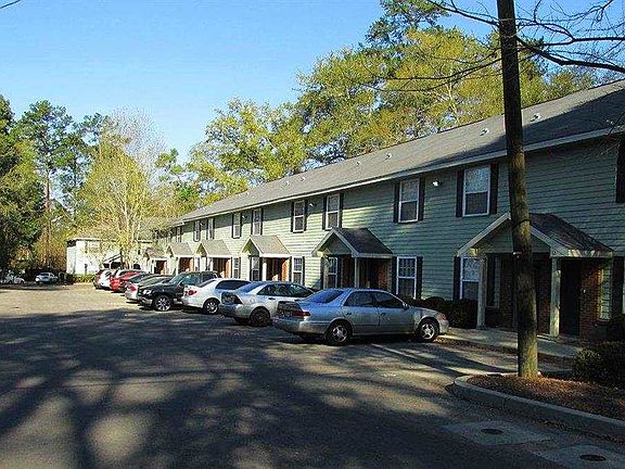 2nd image of 226 Columbia Dr APT 11