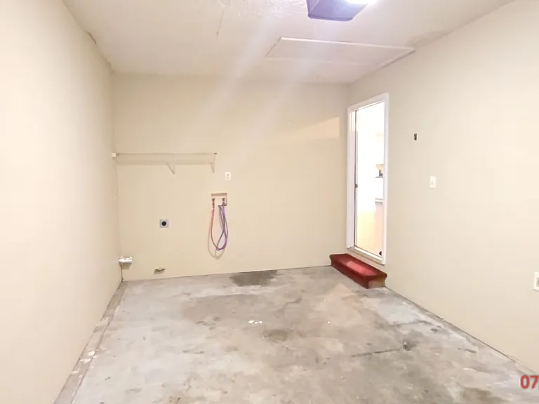 308 J C Ct — Photo 14