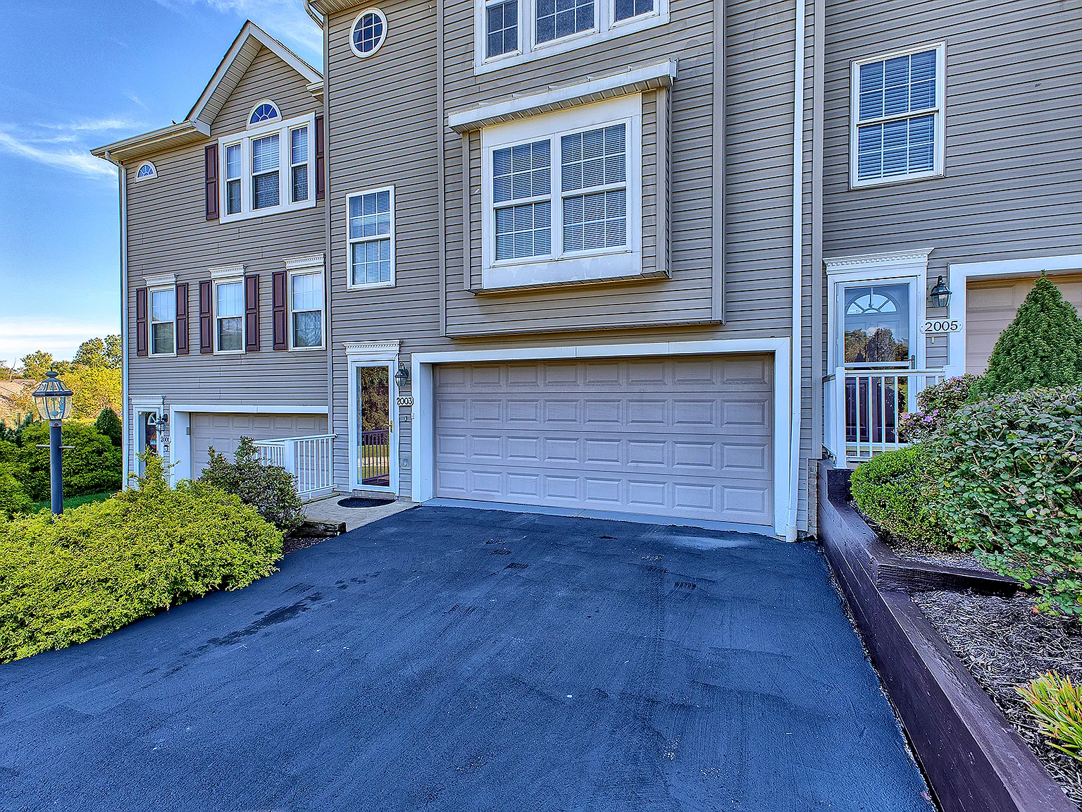 3 bed, 2.5 bath, 1552 sqft, $2,500 — Photo 2