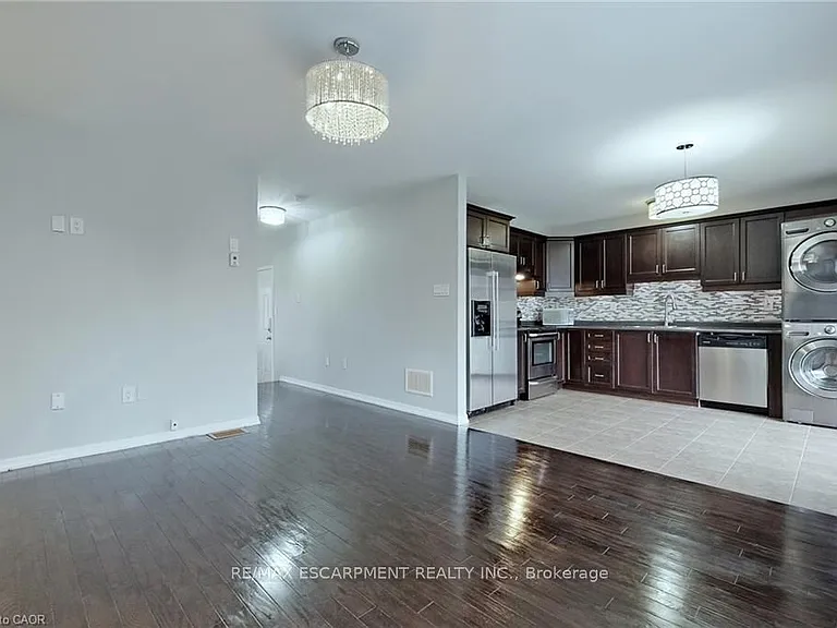 1005 Farmstead Dr #MAIN UPPER — Photo 5