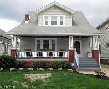 2nd image of 2052 Clarence Ave