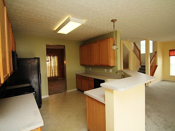 3rd image of 277 Lillian Dr