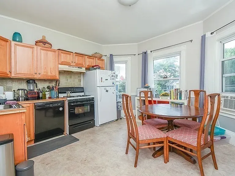 192 Auburndale Ave #2 — Photo 3