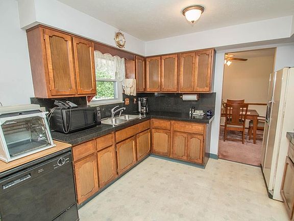 5th image of 2401 Ashdale Dr