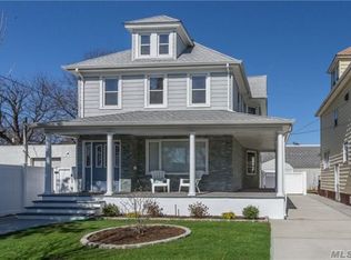 92 Cottage Pl, Mineola, NY 11501