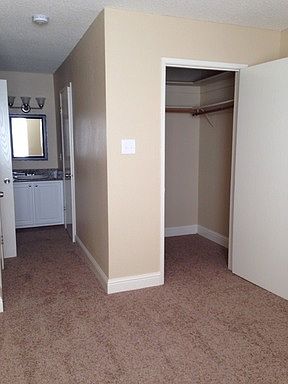 3rd image of 1312 G St APT 01