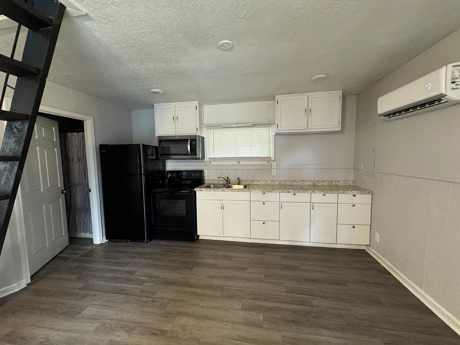 1 bed, 900 sqft, $950 — Photo 3