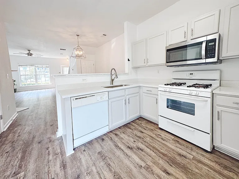 3247 Hidden Cove Cir — Photo 6