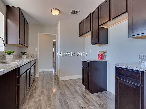 5th image of 1204 Tumbleweed Ave