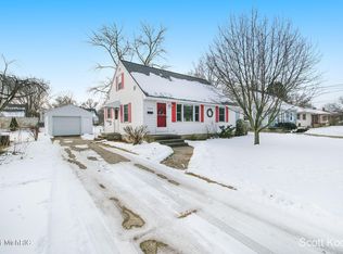 1262 Ellsmere St NE, Grand Rapids, MI 49505