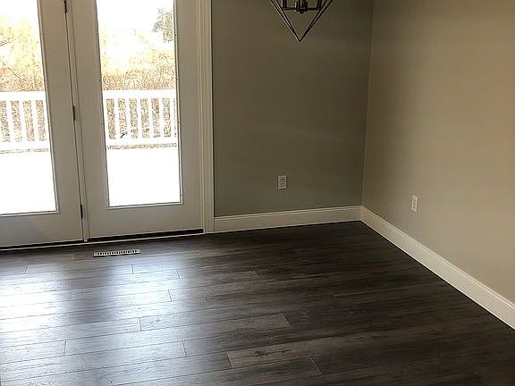 3rd image of 116 Franklin St