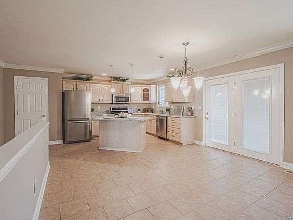 3rd image of 1502 Heritage Manor Ct