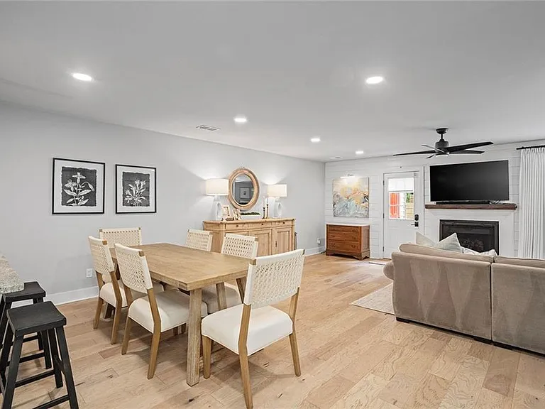 1185 Jamestowne Trl — Photo 4