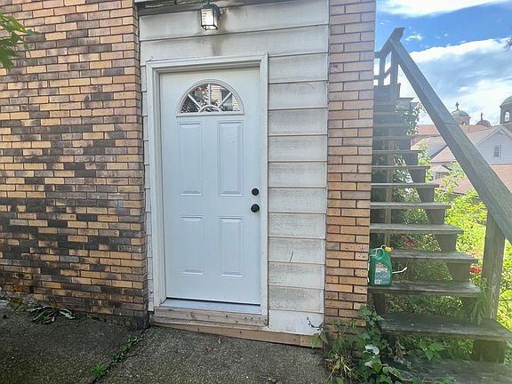 3rd image of 609 Pine St #1