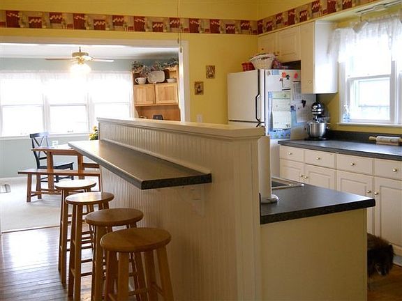 4th image of 412 Belleview Ave