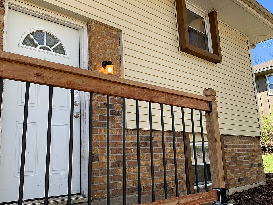 1st image of 216 SW Stoney Brook Ln