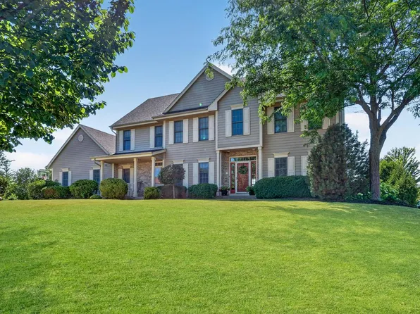 W176N5411 Highridge DRIVE, Menomonee Falls, WI 53051