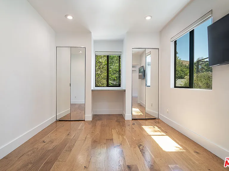 2553 1/2 Glen Green St — Photo 15