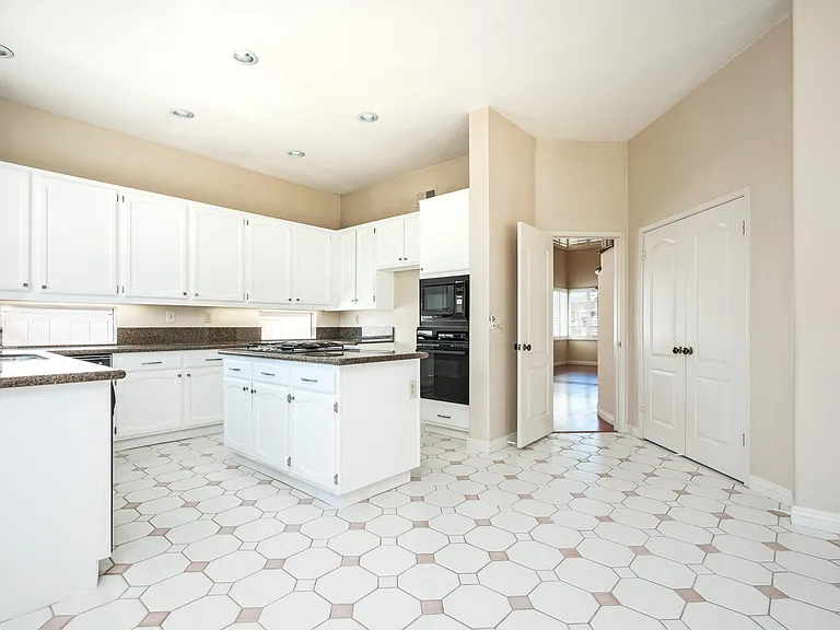 11718 Windcrest Ln — Photo 19