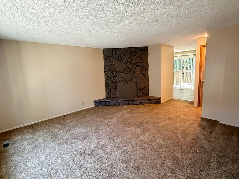 1245 Baxter Rd SE — Photo 1