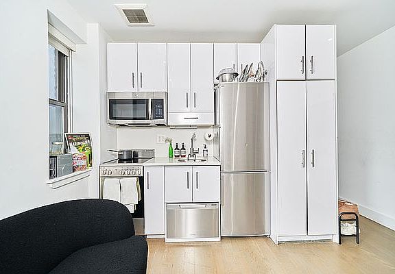 2nd image of 102 Norfolk St #30