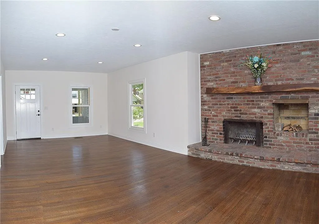 408 N Bancroft St — Photo 2