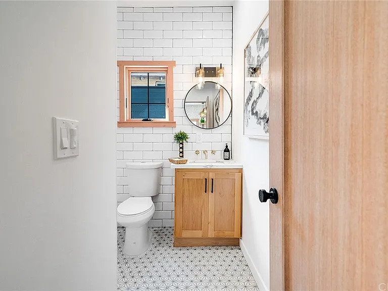 128 W Avenue 44 — Photo 7
