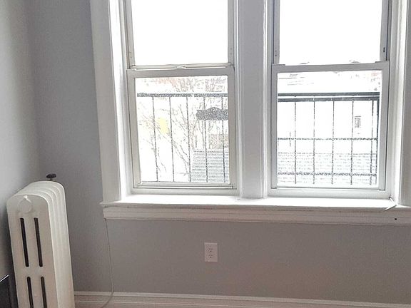 3rd image of 111 61st St #18