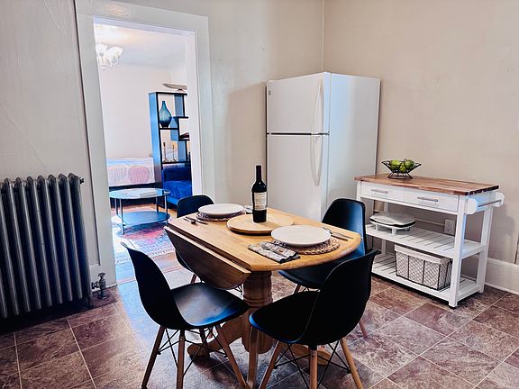 3rd image of 310 N Van Buren St #4