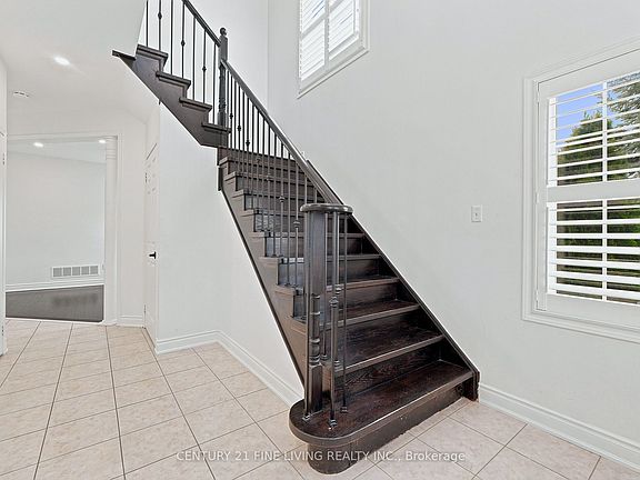 3rd image of 92 Kettlewell Cres