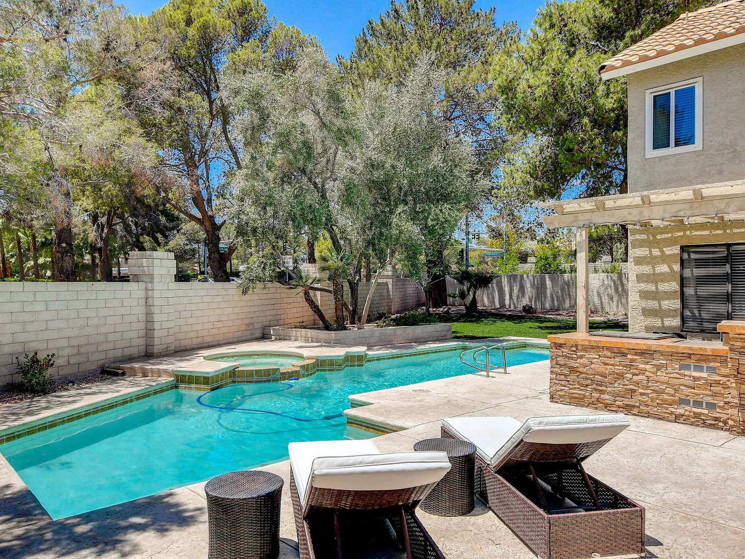 9205 Sandy Shores Drive — Photo 2