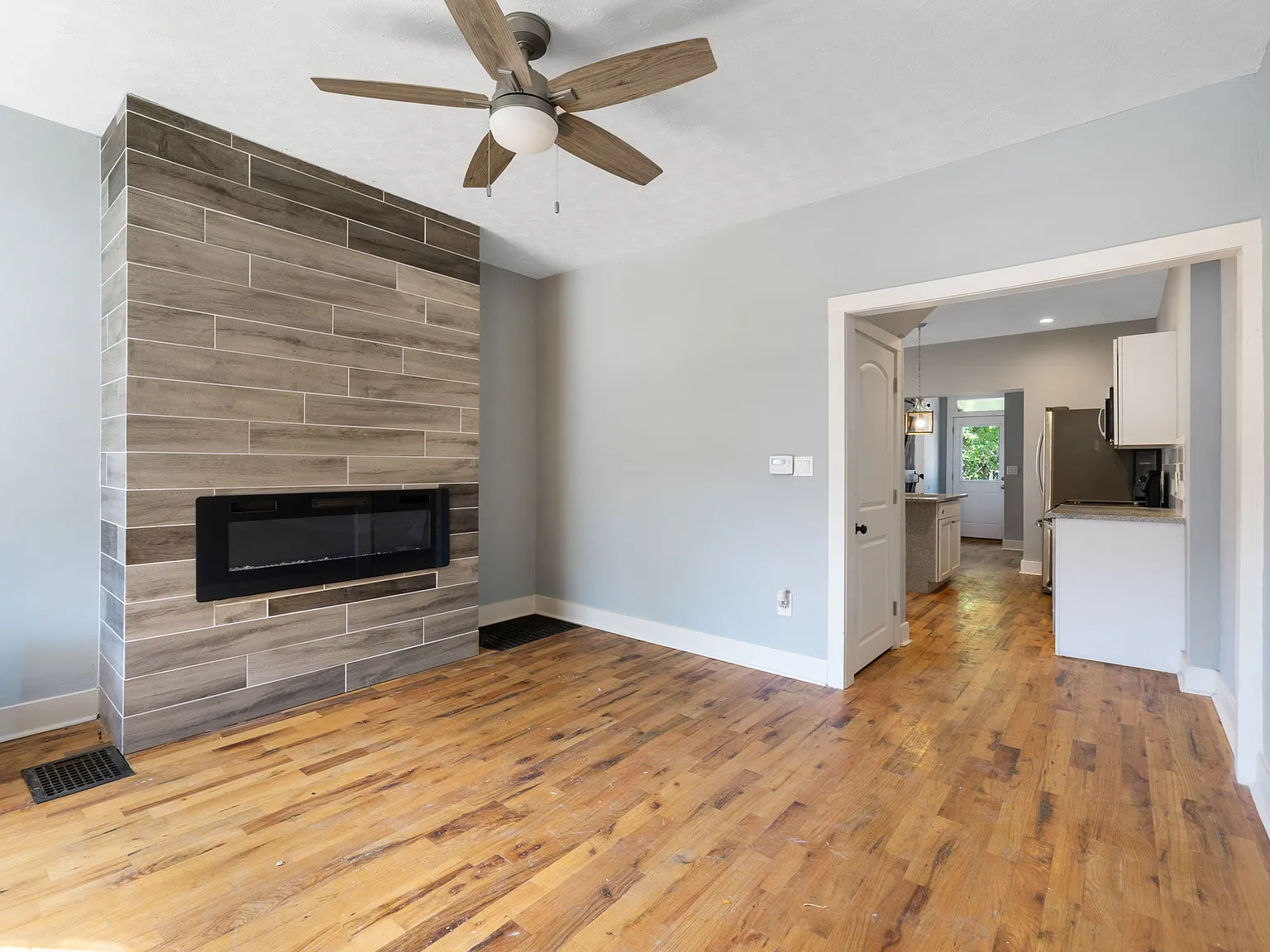 2 bed, 1074 sqft, $1,450 — Photo 4