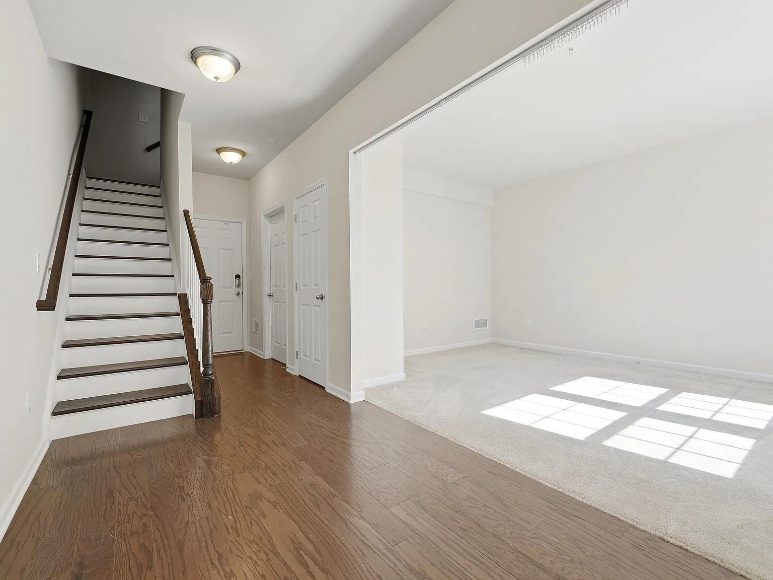 3 bed, 2.5 bath, 2025 sqft, $4,550 — Photo 2