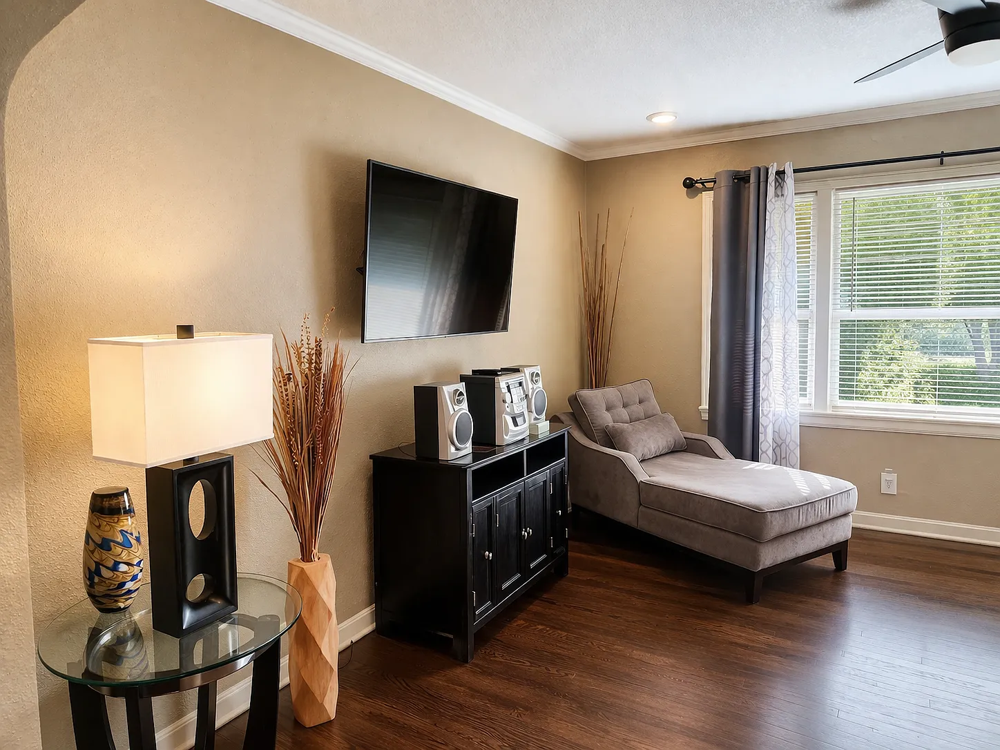 2 bed, 832 sqft, $1,750 — Photo 3