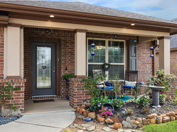 1922 Cadbury Castle Ln, Fresno, TX 77545