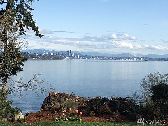 Simply Stunning!! Days like this, and views like this, are the epitome of the Best of Western Washington.