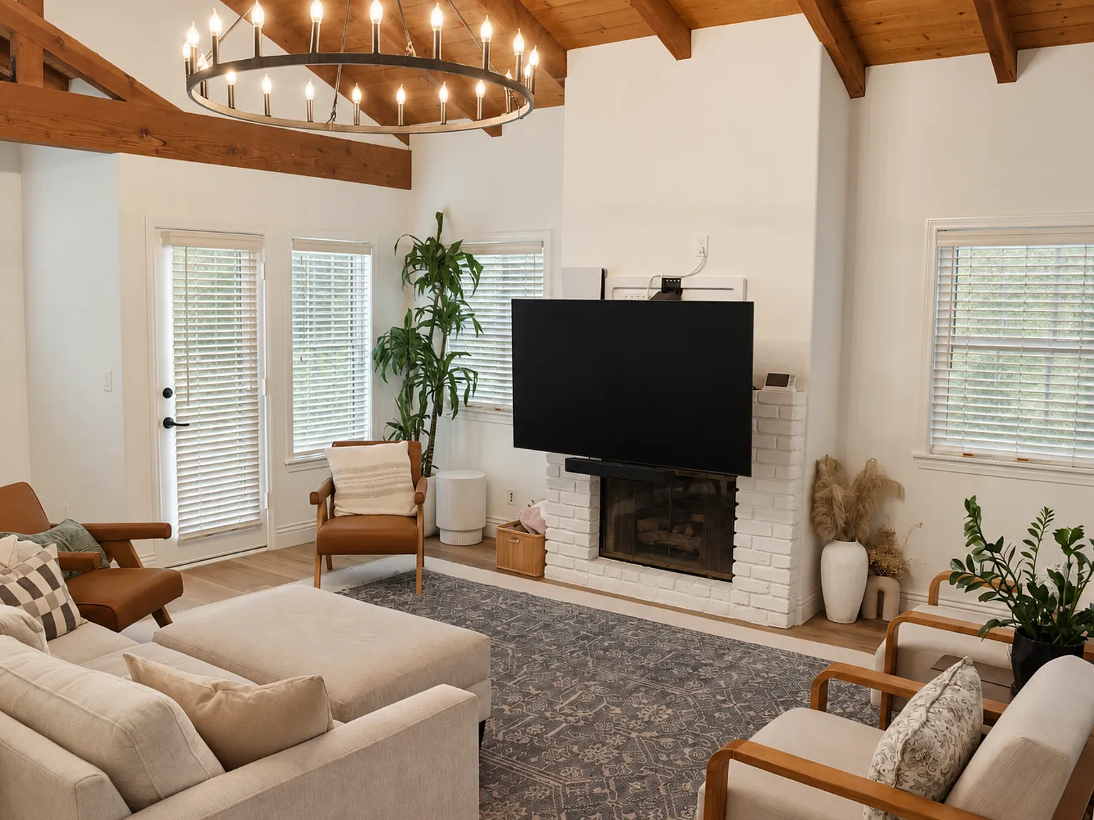 3 bed, 2.5 bath, 2000 sqft, $7,550 — Photo 3