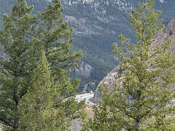 3rd image of 112 Skyline Road