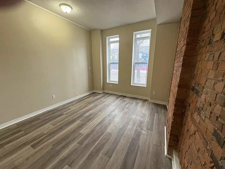 273 King William St #1 — Photo 4