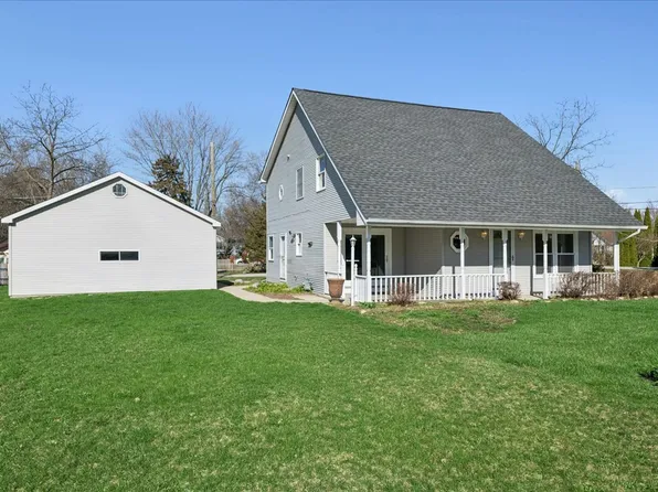 3303 Eastway Dr, Island Lake, IL 60042