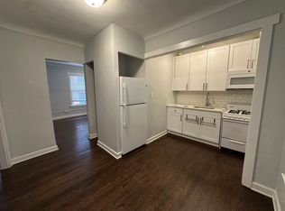 1381 W Greenleaf Ave, Chicago, IL 60626