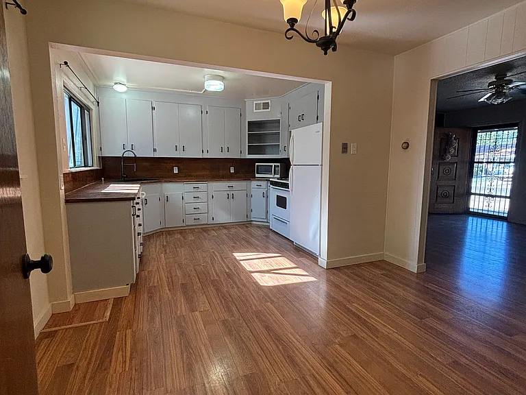 910 N Watson Ave — Photo 5