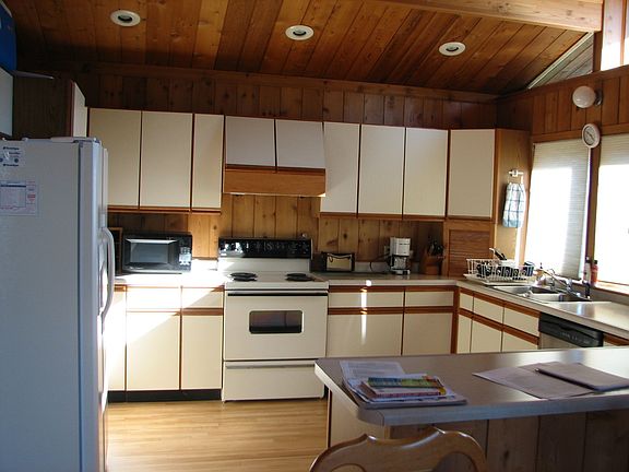 kitchen with vaults