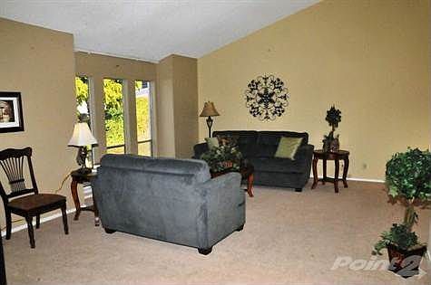 Living Room w/Vaulted Ceilings
