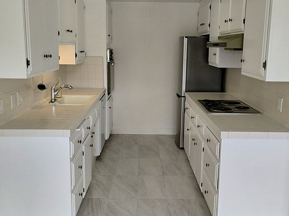 5th image of 100 Loma Ave Unit 302