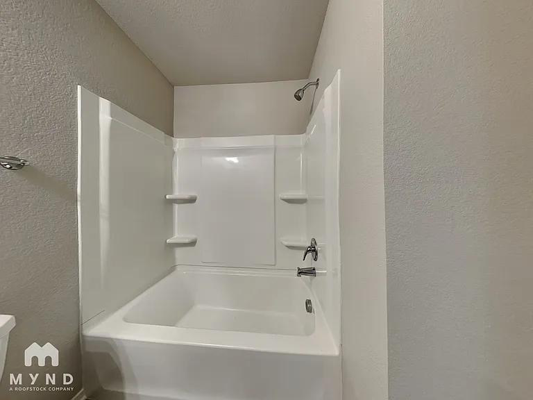 9207 Pleasant Valley Dr — Photo 4