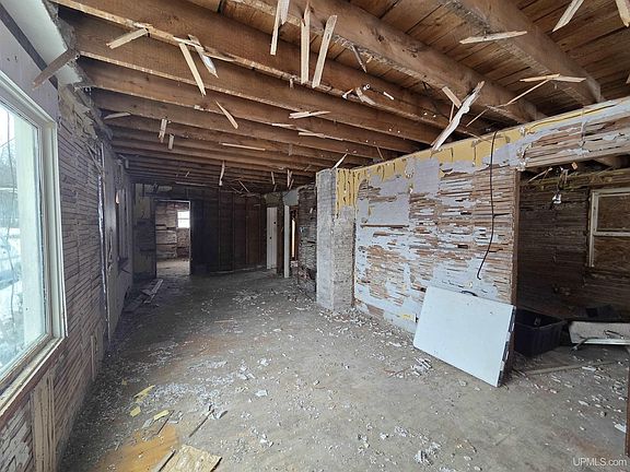 4th image of 37 Allen St
