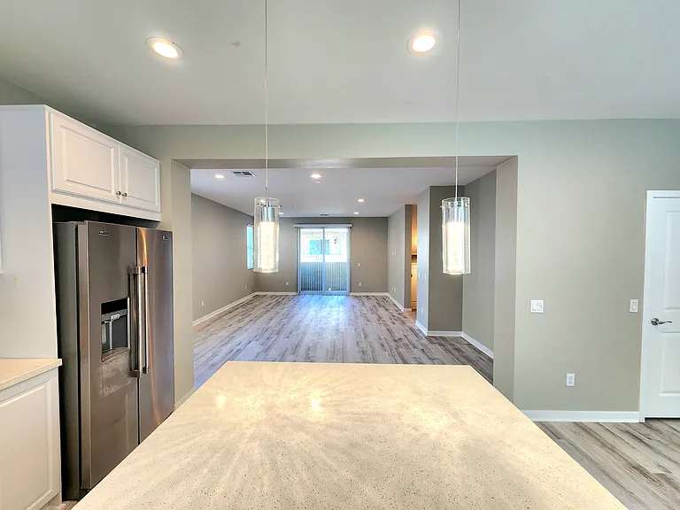 996 Newberry Ln — Photo 12